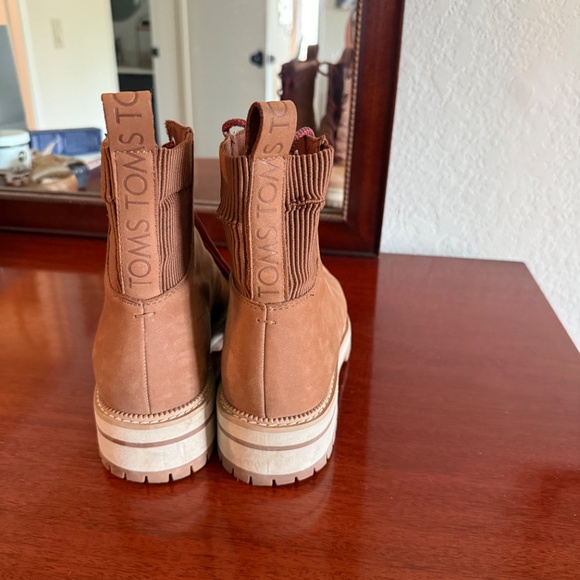 Tom’s Boots - Picture 3 of 4